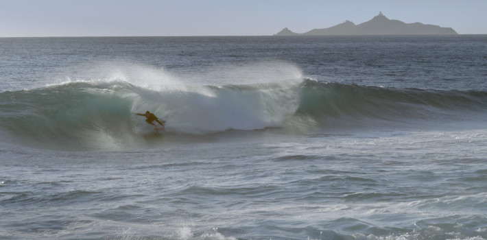 Surf : Prima onda, voyage au coeur des surfeurs corses