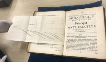 L’œuvre majeur d’Isaac Newton à la bibliothèque d’Ajaccio