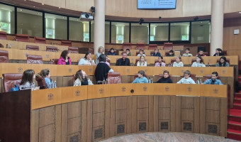25 ghjovani corsi scoprenu l’Assemblea di Corsica
