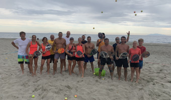 Beach tennis